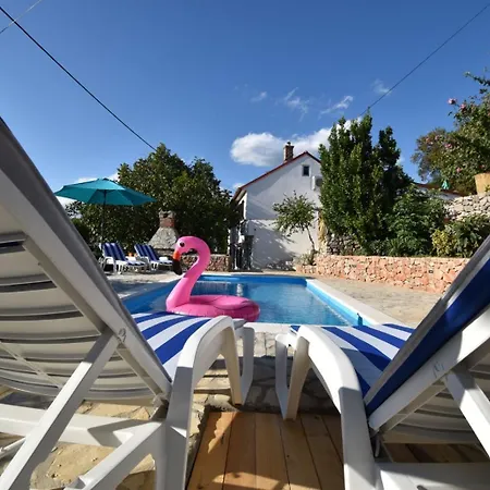 House Vira With A Pool Ferienhaus *