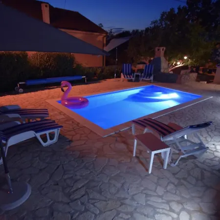 House Vira With A Pool Hreljin